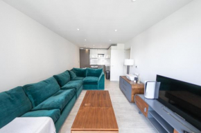 Morden 2 bedroom flat next to Brighton station
